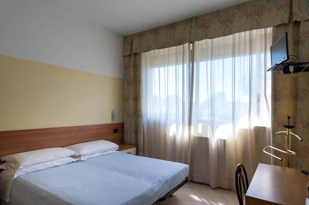 Hotel Fattori Bologna Bagian luar foto